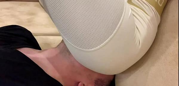  Face Sitting in White Yoga Pants Full Weight Amateur Femdom - Face-Chair Slave Used